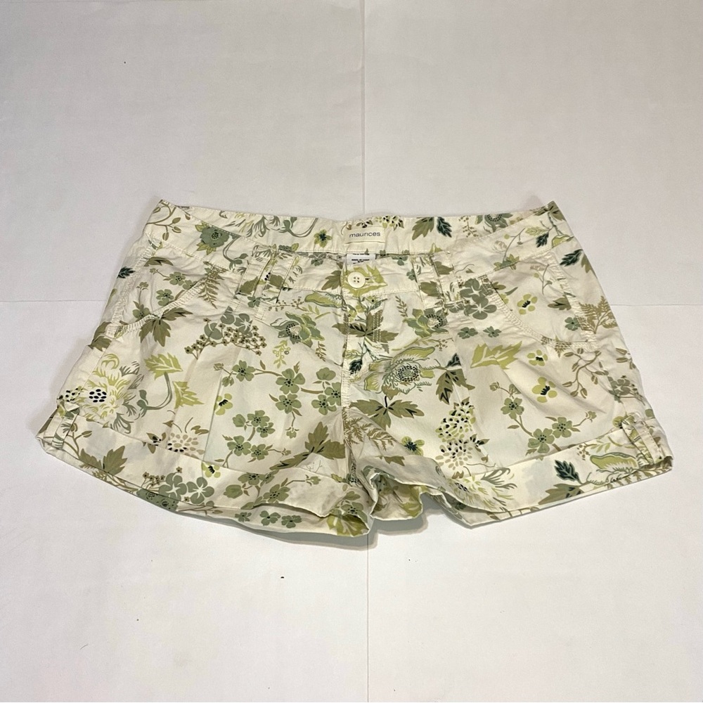 ⭐️Maurices Cream and Green Cargo Shorts with Floral Print